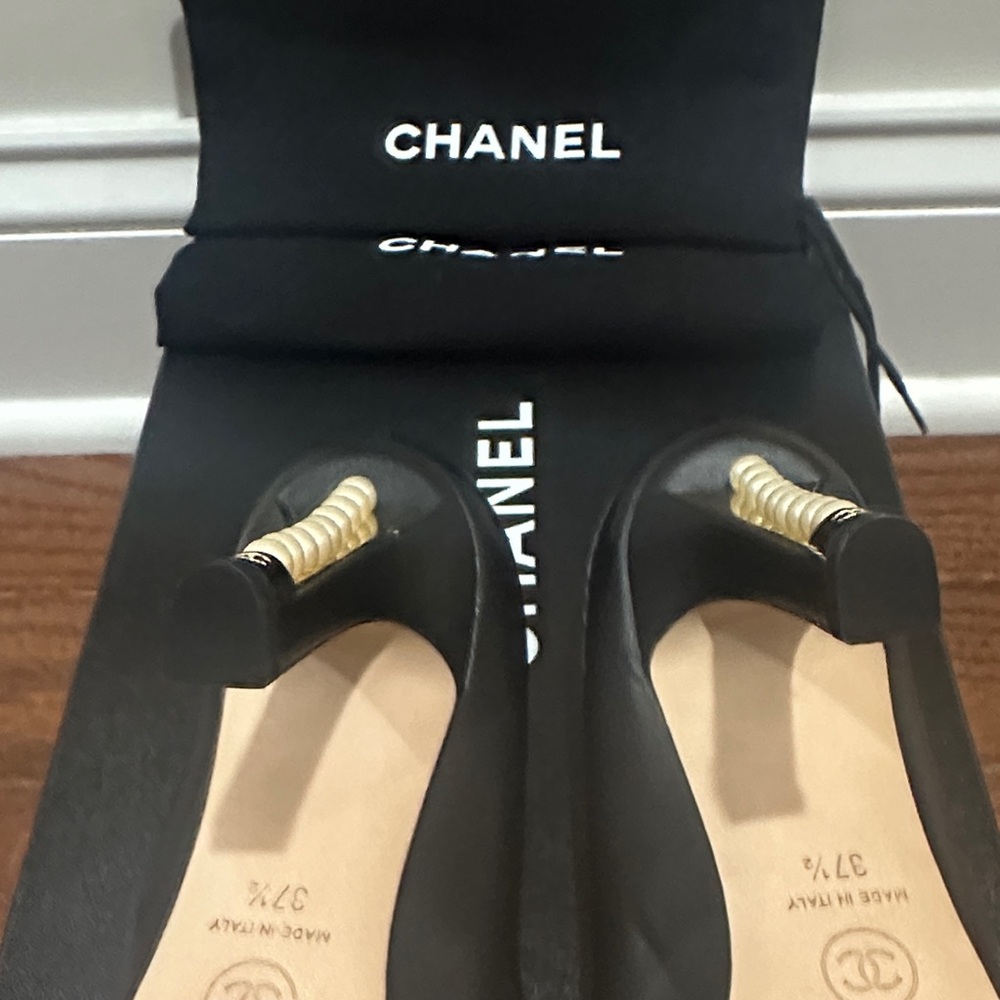 CHANEL Black Heels with Pearl Accent 37.5 BNIB Ultra Rare Authentic - Picture 7 of 11